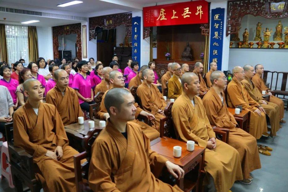 逃出灰绿房